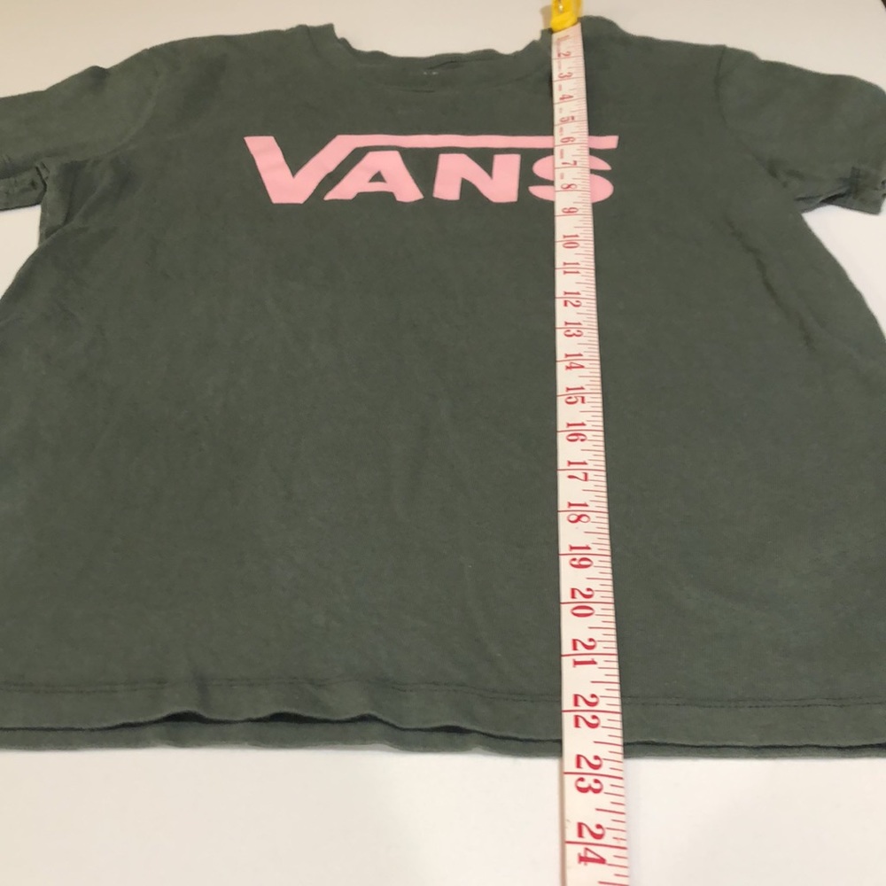 VANS Girl’s 100% Cotton Olive Green T-Shirt w/Light Pink Front Logo. Size Small.